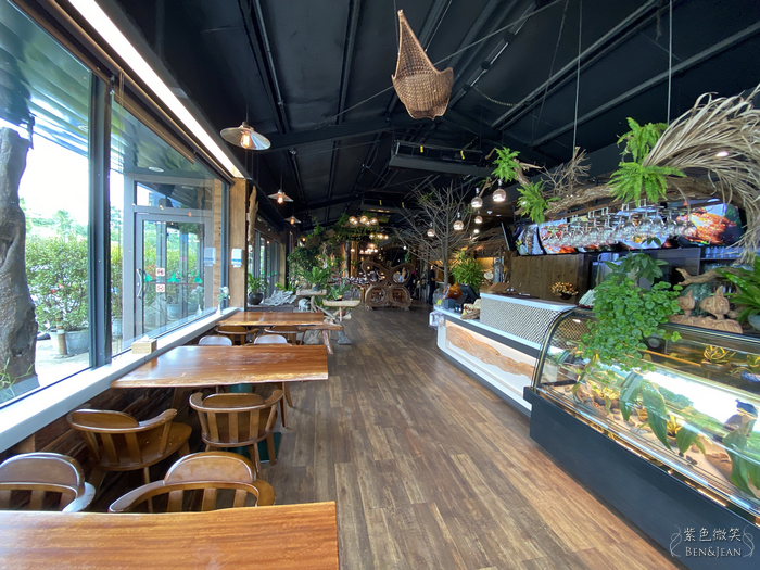 花蓮落羽松景觀餐廳！松湖驛站落羽松湖畔美景，品嚐各國美食合菜下午茶。