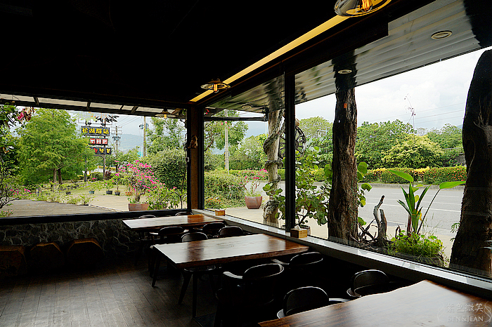 花蓮落羽松景觀餐廳！松湖驛站落羽松湖畔美景，品嚐各國美食合菜下午茶。