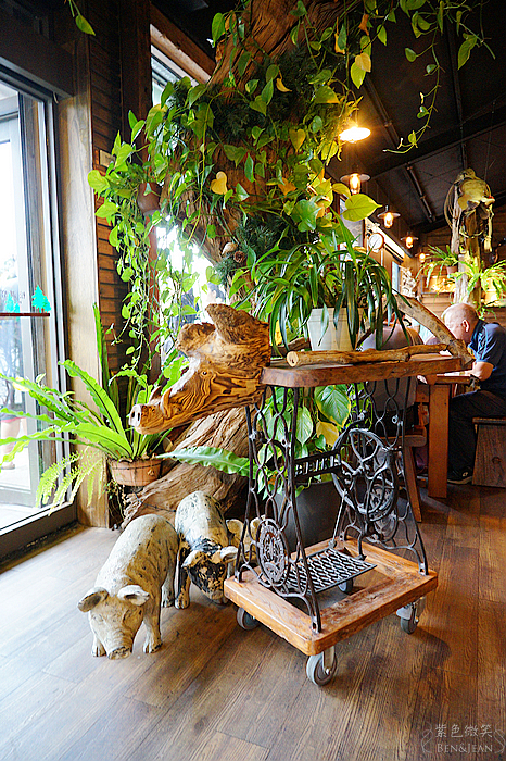 花蓮落羽松景觀餐廳！松湖驛站落羽松湖畔美景，品嚐各國美食合菜下午茶。