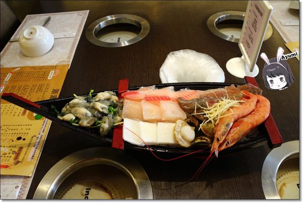 樂點涮涮鍋：[食記]►新北板橋區◄樂點涮涮鍋－天冷想吃鍋，來這就對了！自助吧還有水果跟蛋糕可以吃、推薦CP值超高的嚴選肩小排&海鮮總匯