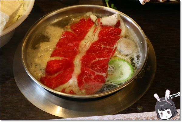 樂點涮涮鍋：[食記]►新北板橋區◄樂點涮涮鍋－天冷想吃鍋，來這就對了！自助吧還有水果跟蛋糕可以吃、推薦CP值超高的嚴選肩小排&海鮮總匯