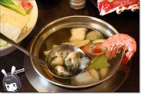 樂點涮涮鍋：[食記]►新北板橋區◄樂點涮涮鍋－天冷想吃鍋，來這就對了！自助吧還有水果跟蛋糕可以吃、推薦CP值超高的嚴選肩小排&海鮮總匯