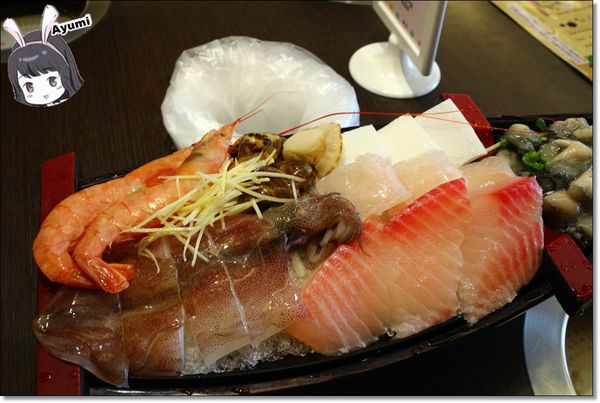 樂點涮涮鍋：[食記]►新北板橋區◄樂點涮涮鍋－天冷想吃鍋，來這就對了！自助吧還有水果跟蛋糕可以吃、推薦CP值超高的嚴選肩小排&海鮮總匯