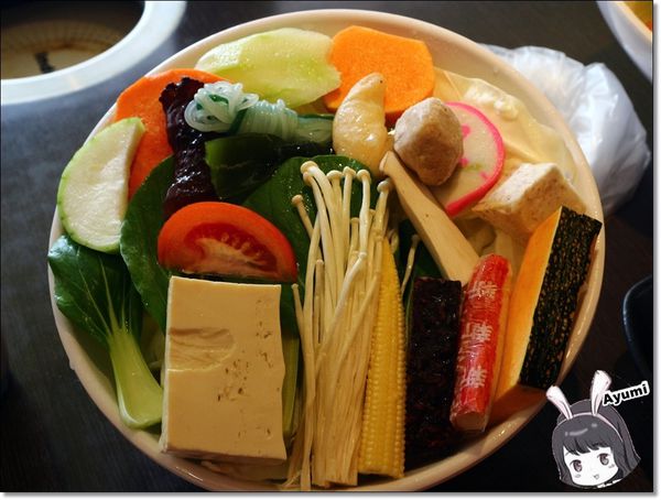 樂點涮涮鍋：[食記]►新北板橋區◄樂點涮涮鍋－天冷想吃鍋，來這就對了！自助吧還有水果跟蛋糕可以吃、推薦CP值超高的嚴選肩小排&海鮮總匯