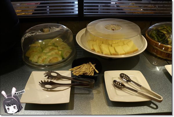 樂點涮涮鍋：[食記]►新北板橋區◄樂點涮涮鍋－天冷想吃鍋，來這就對了！自助吧還有水果跟蛋糕可以吃、推薦CP值超高的嚴選肩小排&海鮮總匯