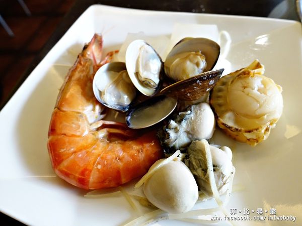 樂點涮涮鍋：【板橋美食】樂點涮涮鍋 豪華雙人海鮮鍋精心挑選新鮮食材+蔬果熬煮湯底讓您吃得到最天然滋味 板橋府中鍋物推薦 文末抽獎！