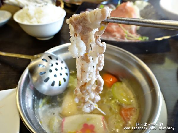樂點涮涮鍋：【板橋美食】樂點涮涮鍋 豪華雙人海鮮鍋精心挑選新鮮食材+蔬果熬煮湯底讓您吃得到最天然滋味 板橋府中鍋物推薦 文末抽獎！