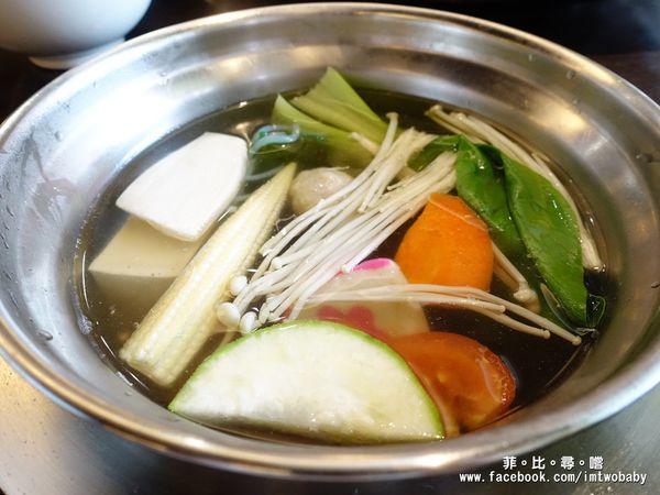 樂點涮涮鍋：【板橋美食】樂點涮涮鍋 豪華雙人海鮮鍋精心挑選新鮮食材+蔬果熬煮湯底讓您吃得到最天然滋味 板橋府中鍋物推薦 文末抽獎！