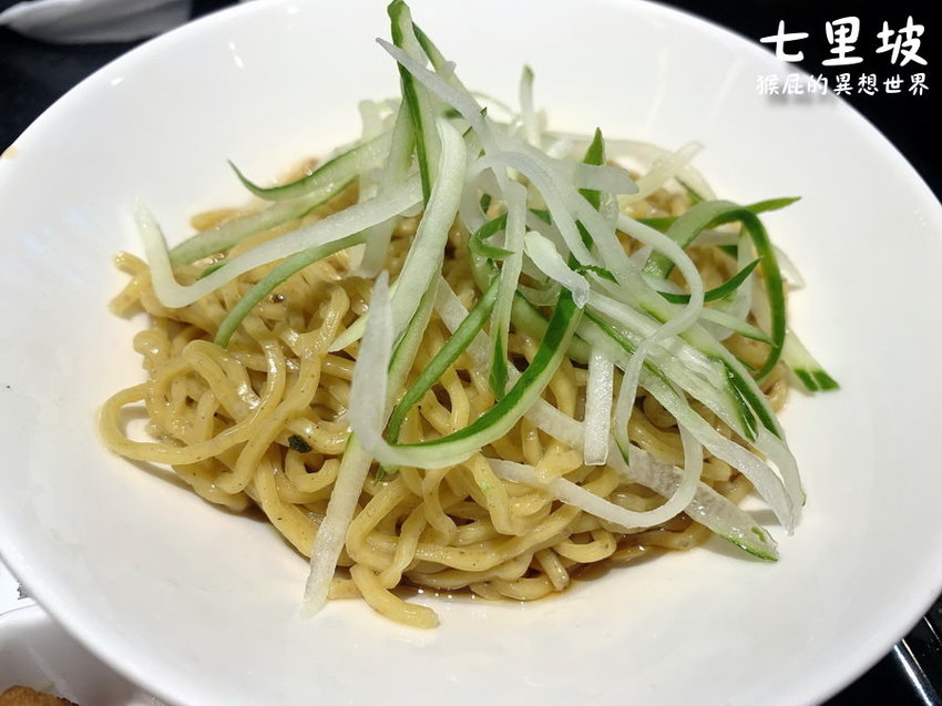 【台東美食】台東在地人推薦的紅藜餐廳－七里坡紅藜養生料理！紅藜紅麴傻傻分不清楚！德國豬腳、椒麻雞套餐很好吃！食尚玩家推薦！ @猴屁的異想世界