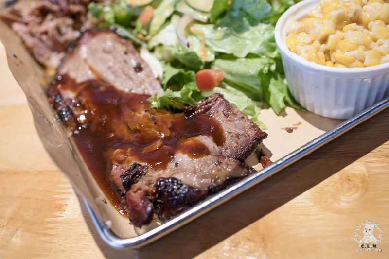 爸爸Kevin美食BBQ｜台北中山行天宮站食記｜GOOGLE評分1600則高達4.6分的美式烤肉料理，醬味香濃可口且台灣少見的特色美食 - 卡爾茗 C.L.M.