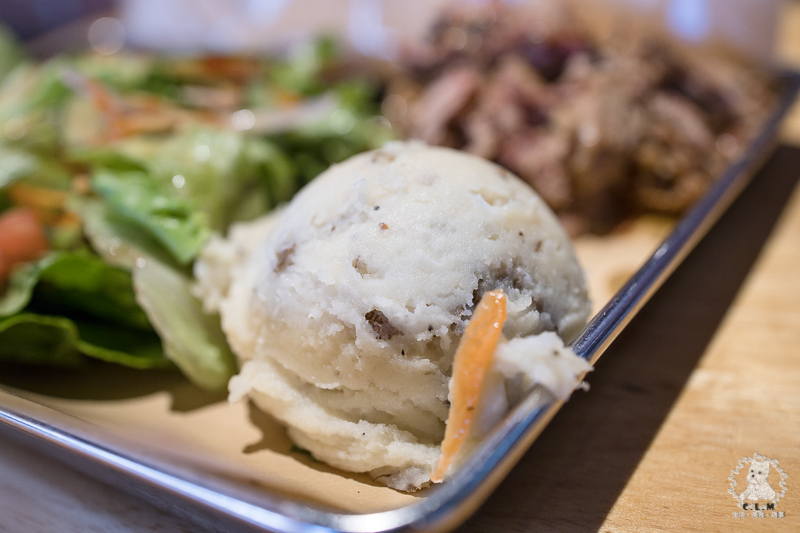 爸爸Kevin美食BBQ｜台北中山行天宮站食記｜GOOGLE評分1600則高達4.6分的美式烤肉料理，醬味香濃可口且台灣少見的特色美食 - 卡爾茗 C.L.M.