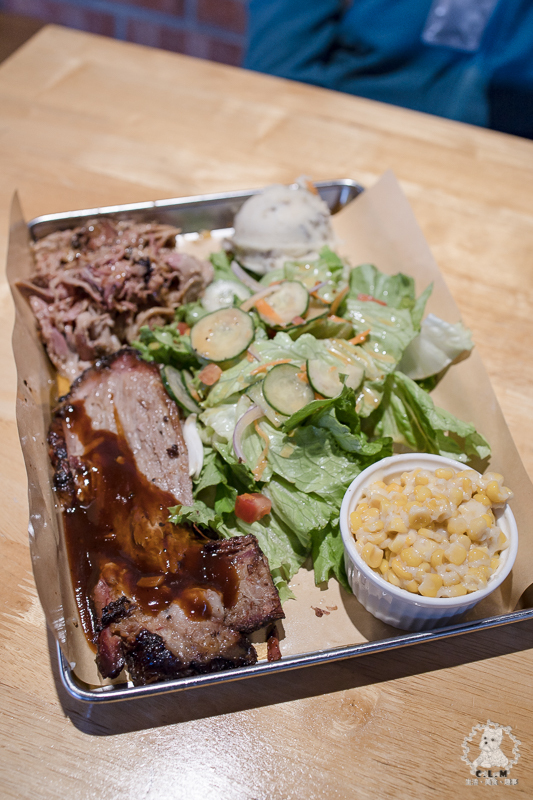 爸爸Kevin美食BBQ｜台北中山行天宮站食記｜GOOGLE評分1600則高達4.6分的美式烤肉料理，醬味香濃可口且台灣少見的特色美食 - 卡爾茗 C.L.M.