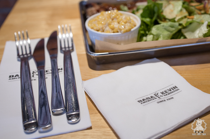 爸爸Kevin美食BBQ｜台北中山行天宮站食記｜GOOGLE評分1600則高達4.6分的美式烤肉料理，醬味香濃可口且台灣少見的特色美食 - 卡爾茗 C.L.M.