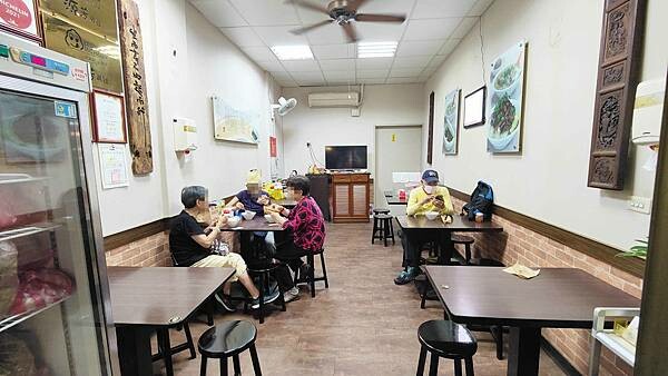 【台北美食】源芳刈包｜台北華西街裡最有名的刈包店