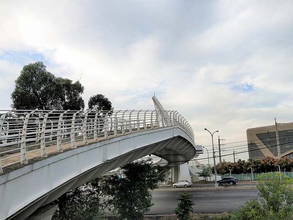 清泉崗陸橋:【台中沙鹿景點】清泉崗陸橋~台中人的夜景橋,觀賞落日餘暉的絕美拍攝地點