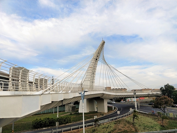 清泉崗陸橋:【台中沙鹿景點】清泉崗陸橋~台中人的夜景橋,觀賞落日餘暉的絕美拍攝地點