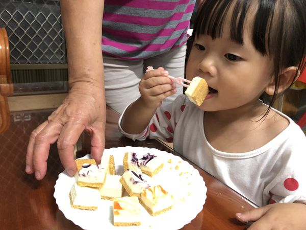 ●生活美食●喫貨巷九九號/一口一顆巧口乳酪蛋糕/下午茶甜點的首選/自己吃或是當伴手禮都合適