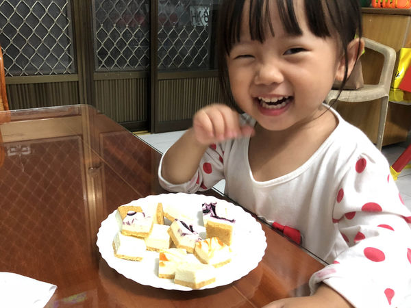 ●生活美食●喫貨巷九九號/一口一顆巧口乳酪蛋糕/下午茶甜點的首選/自己吃或是當伴手禮都合適