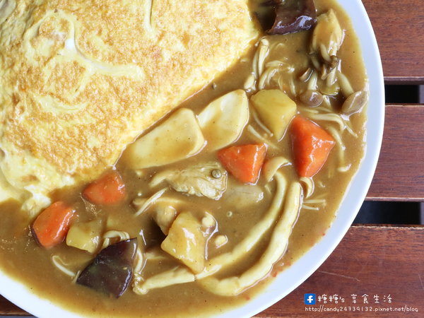 新鮮人蛋包飯：〖台中│美食〗新鮮人蛋包飯 ❤ 東海商圈平價又好吃的咖哩蛋包飯!!自製熬煮美味咖哩醬，搭配現煎好吃的蛋包飯，還有炙燒香濃起司可以添加唷~