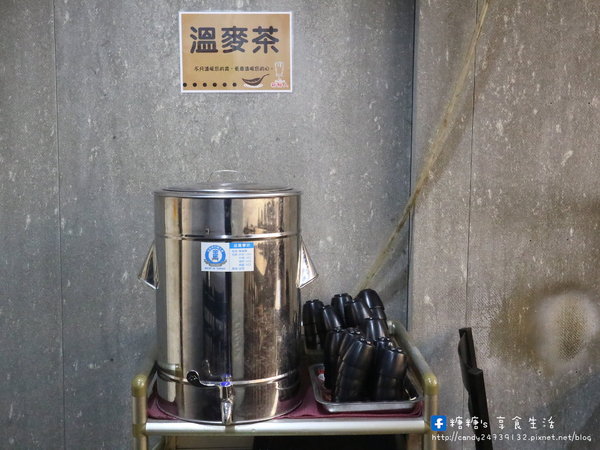 新鮮人蛋包飯：〖台中│美食〗新鮮人蛋包飯 ❤ 東海商圈平價又好吃的咖哩蛋包飯!!自製熬煮美味咖哩醬，搭配現煎好吃的蛋包飯，還有炙燒香濃起司可以添加唷~