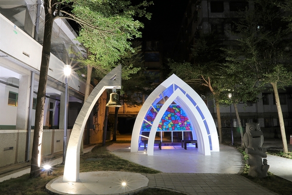 臺中市立圖書館霧峰以文分館:【台中霧峰景點】搶先曝光~臺中市立圖書館霧峰以文分館,隱藏版的夢幻小教堂與LOVE造景,約會美拍新地標