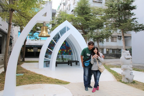 臺中市立圖書館霧峰以文分館:【台中霧峰景點】搶先曝光~臺中市立圖書館霧峰以文分館,隱藏版的夢幻小教堂與LOVE造景,約會美拍新地標