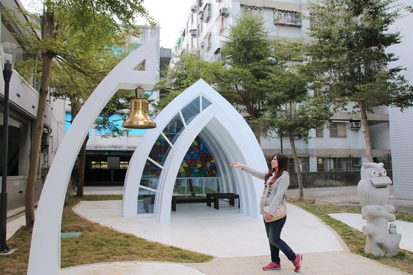 臺中市立圖書館霧峰以文分館:【台中霧峰景點】搶先曝光~臺中市立圖書館霧峰以文分館,隱藏版的夢幻小教堂與LOVE造景,約會美拍新地標