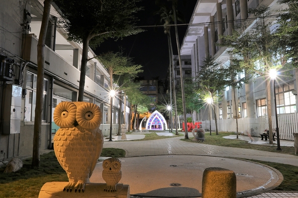 臺中市立圖書館霧峰以文分館:【台中霧峰景點】搶先曝光~臺中市立圖書館霧峰以文分館,隱藏版的夢幻小教堂與LOVE造景,約會美拍新地標