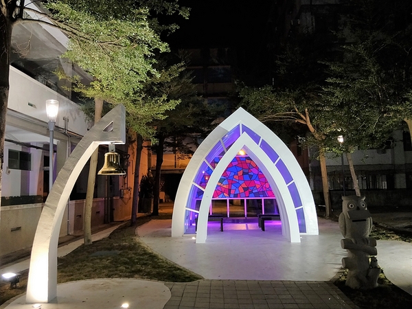 臺中市立圖書館霧峰以文分館:【台中霧峰景點】搶先曝光~臺中市立圖書館霧峰以文分館,隱藏版的夢幻小教堂與LOVE造景,約會美拍新地標