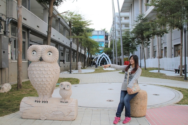臺中市立圖書館霧峰以文分館:【台中霧峰景點】搶先曝光~臺中市立圖書館霧峰以文分館,隱藏版的夢幻小教堂與LOVE造景,約會美拍新地標