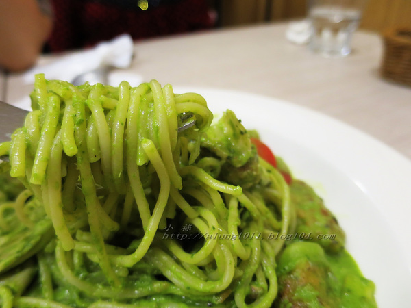 NEW HOUSE(家樂福成功店)：NEW HOUSE     ..(新光) 家樂福成功店