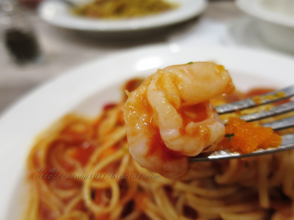 NEW HOUSE(家樂福成功店)：NEW HOUSE     ..(新光) 家樂福成功店