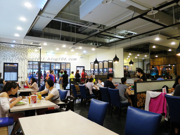 NEW HOUSE(家樂福成功店)：NEW HOUSE     ..(新光) 家樂福成功店