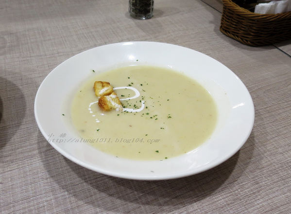 NEW HOUSE(家樂福成功店)：NEW HOUSE     ..(新光) 家樂福成功店