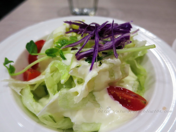 NEW HOUSE(家樂福成功店)：NEW HOUSE     ..(新光) 家樂福成功店