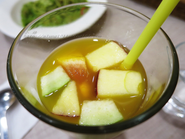 NEW HOUSE(家樂福成功店)：NEW HOUSE     ..(新光) 家樂福成功店