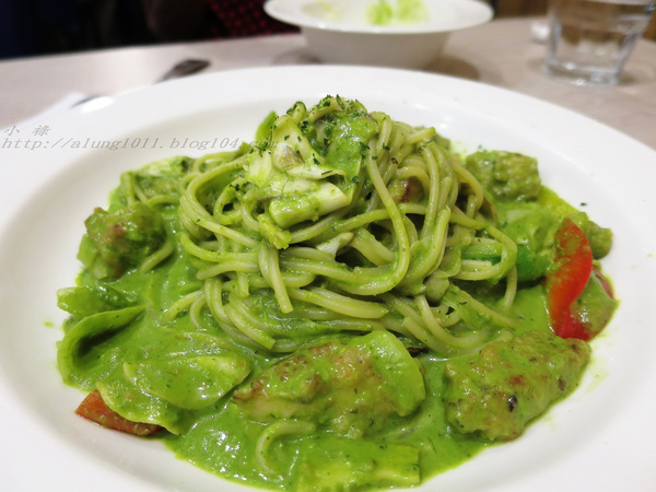 NEW HOUSE(家樂福成功店)：NEW HOUSE     ..(新光) 家樂福成功店