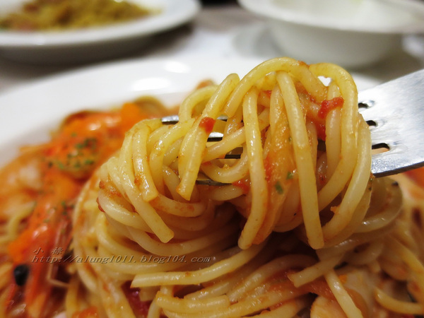 NEW HOUSE(家樂福成功店)：NEW HOUSE     ..(新光) 家樂福成功店