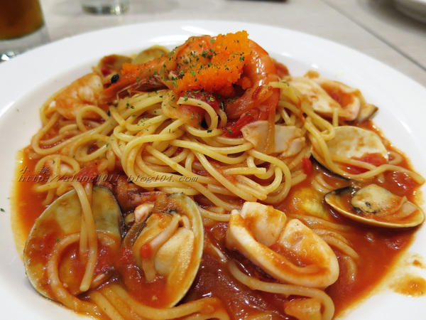 NEW HOUSE(家樂福成功店)：NEW HOUSE     ..(新光) 家樂福成功店