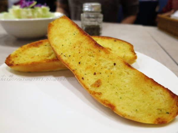 NEW HOUSE(家樂福成功店)：NEW HOUSE     ..(新光) 家樂福成功店