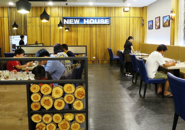 NEW HOUSE(家樂福成功店)：NEW HOUSE     ..(新光) 家樂福成功店