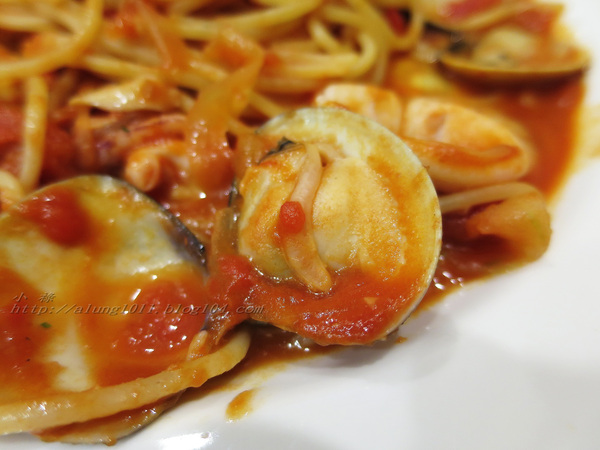 NEW HOUSE(家樂福成功店)：NEW HOUSE     ..(新光) 家樂福成功店