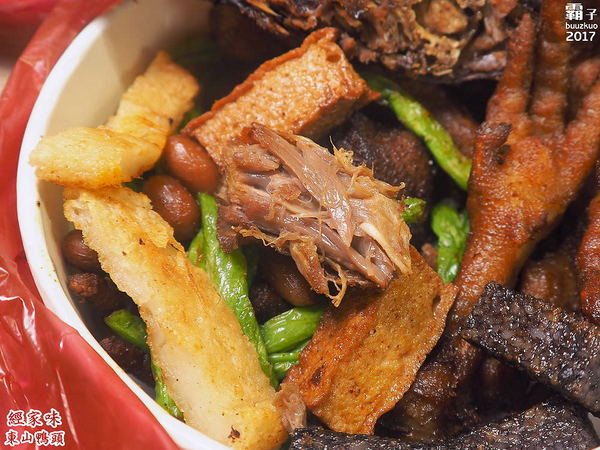 經家味東山鴨頭大雅店: 經家味東山鴨頭,老滷汁滷後再炸,帶著淡淡中藥香~ 經家味東山鴨頭大雅店: 經家味東山鴨頭,老滷汁滷後再炸,帶著淡淡中藥香~