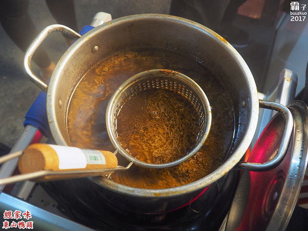 經家味東山鴨頭大雅店: 經家味東山鴨頭,老滷汁滷後再炸,帶著淡淡中藥香~ 經家味東山鴨頭大雅店: 經家味東山鴨頭,老滷汁滷後再炸,帶著淡淡中藥香~