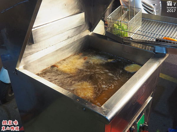 經家味東山鴨頭大雅店: 經家味東山鴨頭,老滷汁滷後再炸,帶著淡淡中藥香~ 經家味東山鴨頭大雅店: 經家味東山鴨頭,老滷汁滷後再炸,帶著淡淡中藥香~