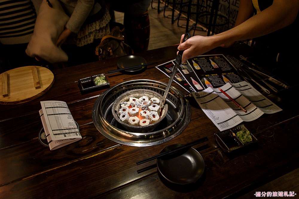 新北新店美食》新店燒烤 好男人燒肉酒食館 消夜居酒屋 精緻炭火燒肉 來燒肉酒食館遇見好男人 - 滿分的旅遊札記