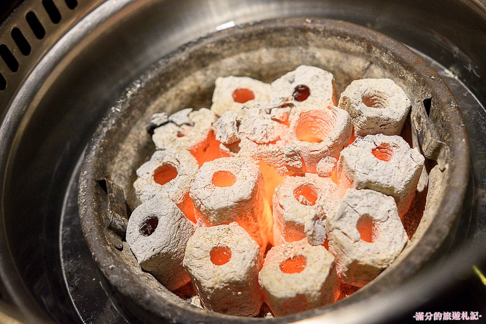 新北新店美食》新店燒烤 好男人燒肉酒食館 消夜居酒屋 精緻炭火燒肉 來燒肉酒食館遇見好男人 - 滿分的旅遊札記