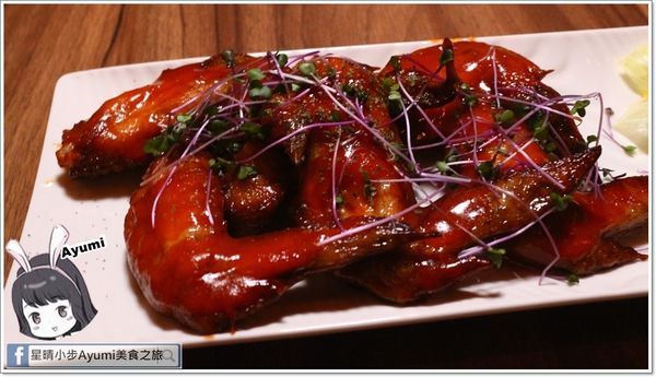 Chinesewhispers 悄悄話餐酒館：[食記]►台北大安區◄Chinese Whispers悄悄話餐酒館／三五好友小酌吃宵夜好去處／來到悄悄話你會愛上這杯／左左右右雞翅佐微辣甜醋醬／蘇格蘭白醬起司焗田螺附手工麵包