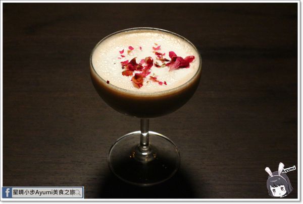 Chinesewhispers 悄悄話餐酒館：[食記]►台北大安區◄Chinese Whispers悄悄話餐酒館／三五好友小酌吃宵夜好去處／來到悄悄話你會愛上這杯／左左右右雞翅佐微辣甜醋醬／蘇格蘭白醬起司焗田螺附手工麵包