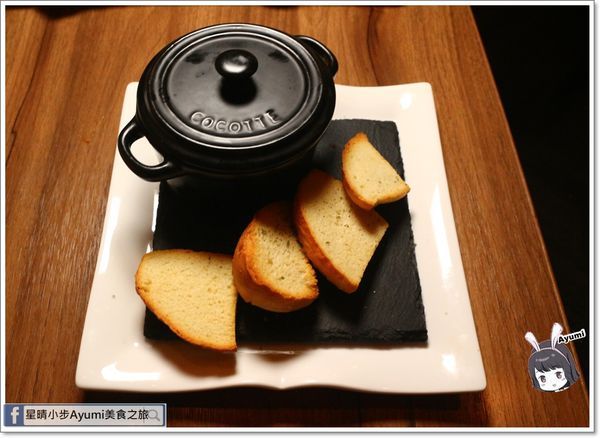 Chinesewhispers 悄悄話餐酒館：[食記]►台北大安區◄Chinese Whispers悄悄話餐酒館／三五好友小酌吃宵夜好去處／來到悄悄話你會愛上這杯／左左右右雞翅佐微辣甜醋醬／蘇格蘭白醬起司焗田螺附手工麵包